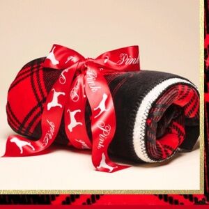 NWT VICTORIA’S SECRET Cozy Blanket NEW